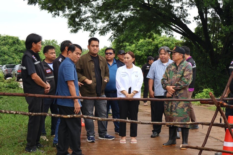ลงพื้นที่ออกสำรวจถนนในเขตพื้นที่ตำบลหนองสนม