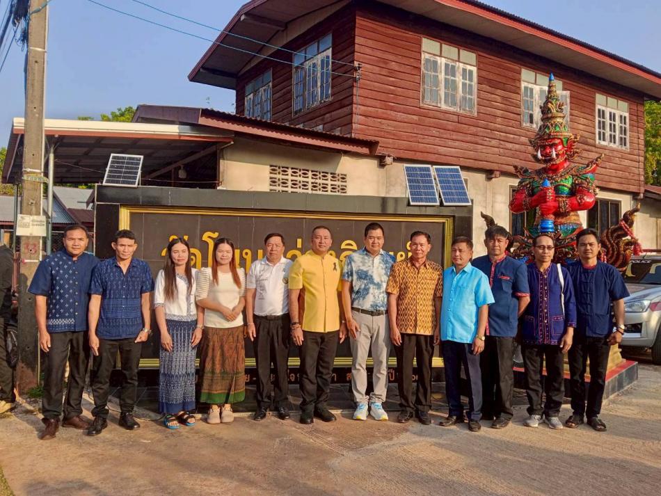 กิจกรรม“คนวานรฯสุขใจ แต่งผ้าไทย ใส่บาตรทุกวันพระ”